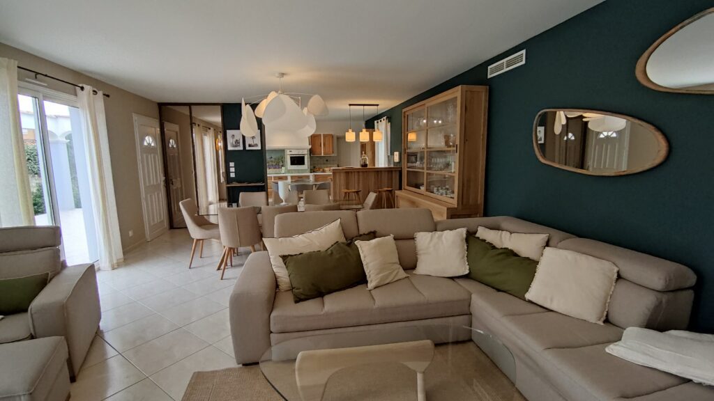 Salon salle à manger style maison de famille moderne